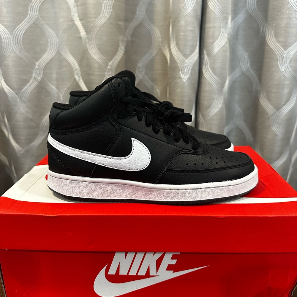 Women’s Nike Court Vision Mid Size:6.5